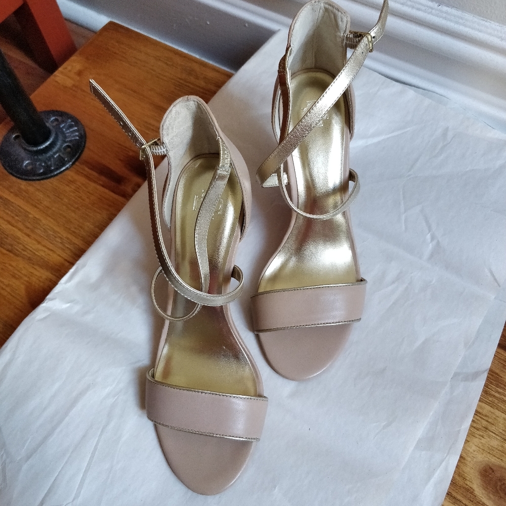 Ann Taylor, sz 7.5, nude with gold strap heels